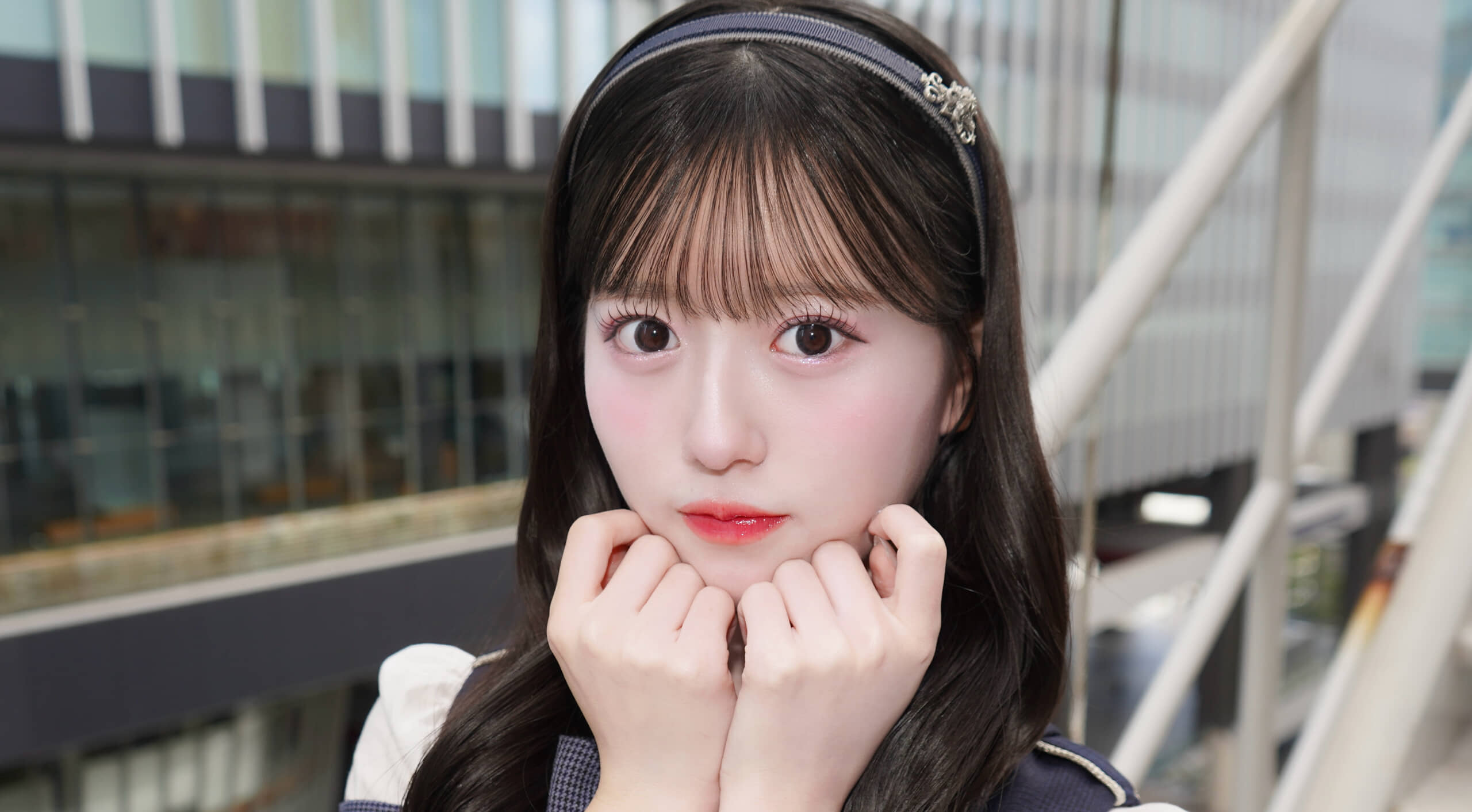 AKB48の“新エース”八木愛月、メイクの「透明感」は“指原莉乃や柏木由紀”のおかげ？ 愛用コスメやメイクのポイント明かす　美髪の秘訣も……（1/2） | エンタメ ねとらぼ