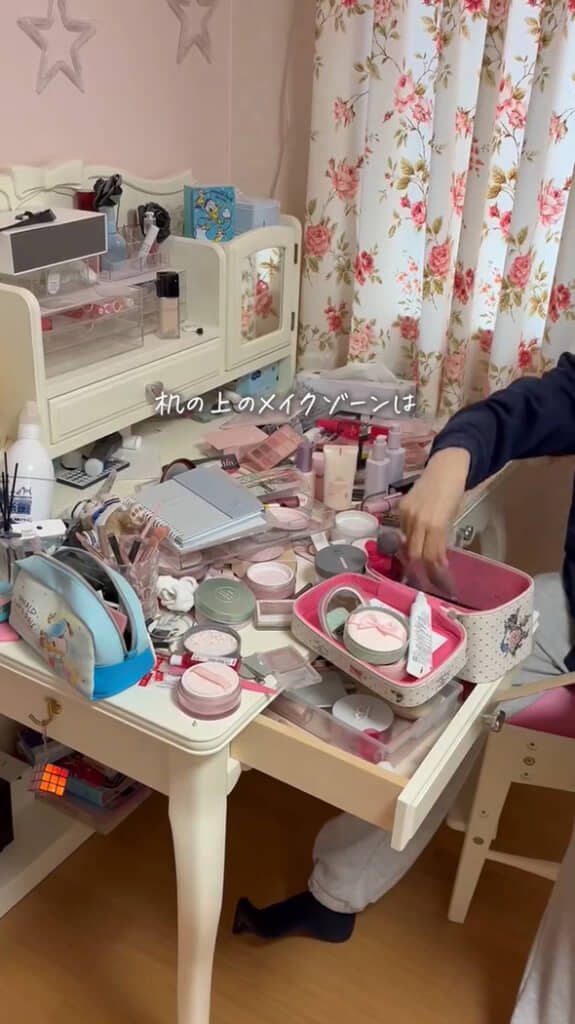 デスクの片付けスタート