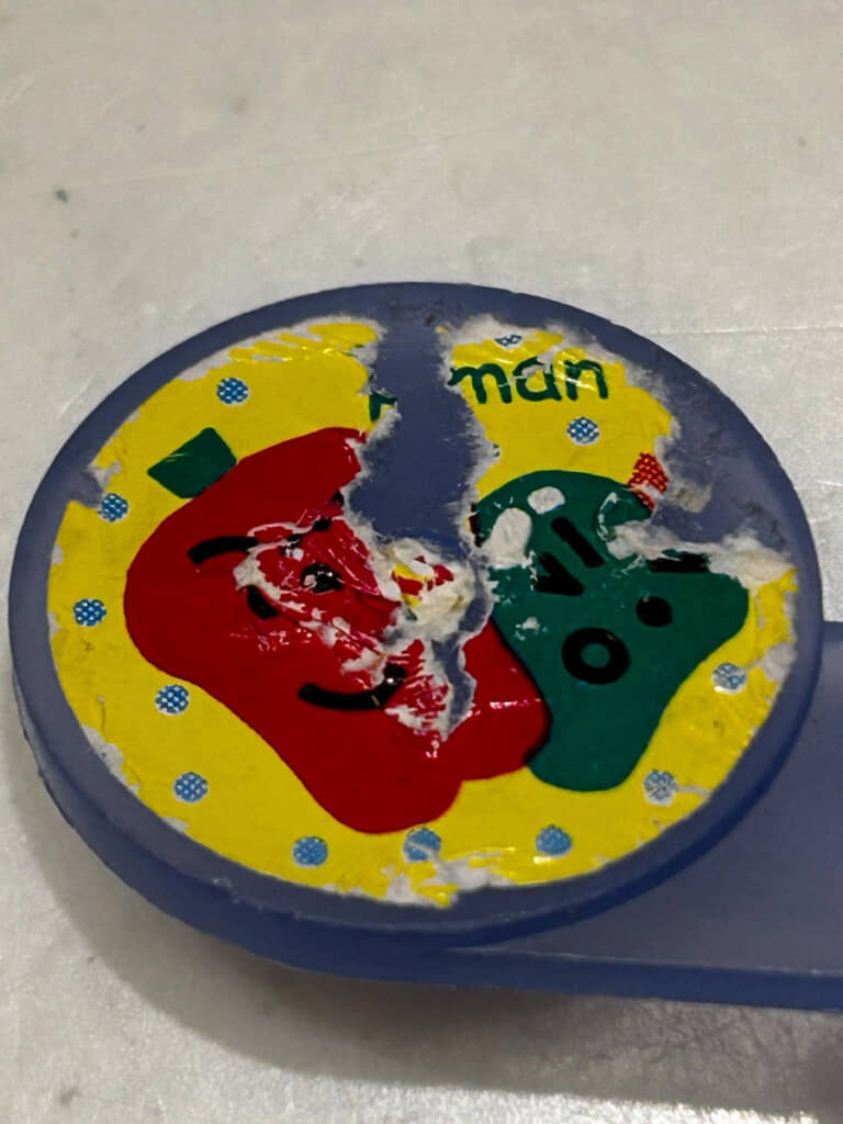 拡大して本来の向きから見ると、まさかの正体が