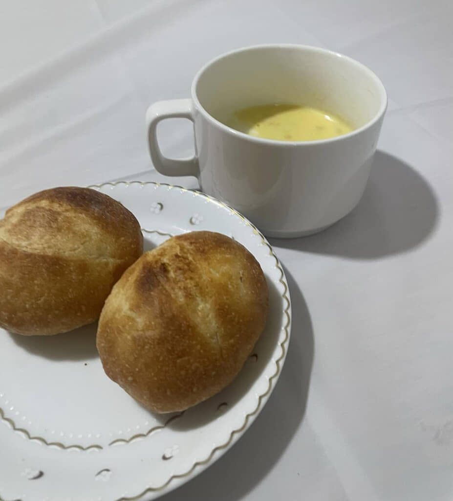温かいスープとパン