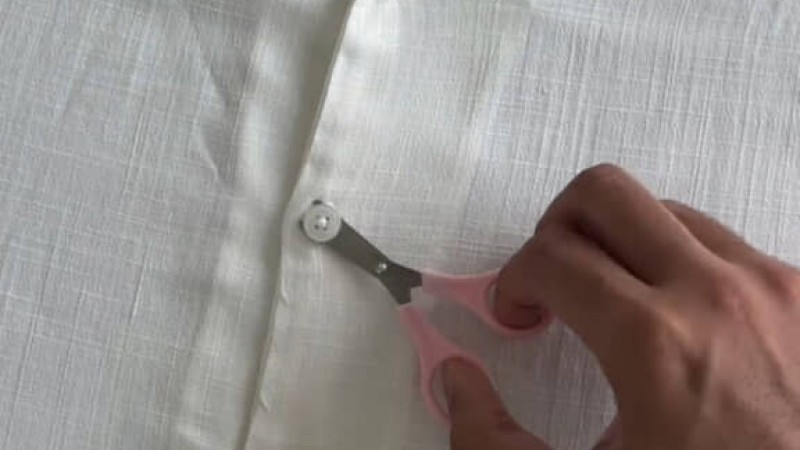 シャツのボタンを全部外して、刺しゅう糸で付け直すと……「わぁ」　1340万再生の“華やかな仕上がり”に「すてきなアップグレード」【海外】（1/2） | ライフスタイル ねとらぼ