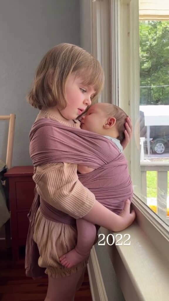 2022年に撮影された姉妹