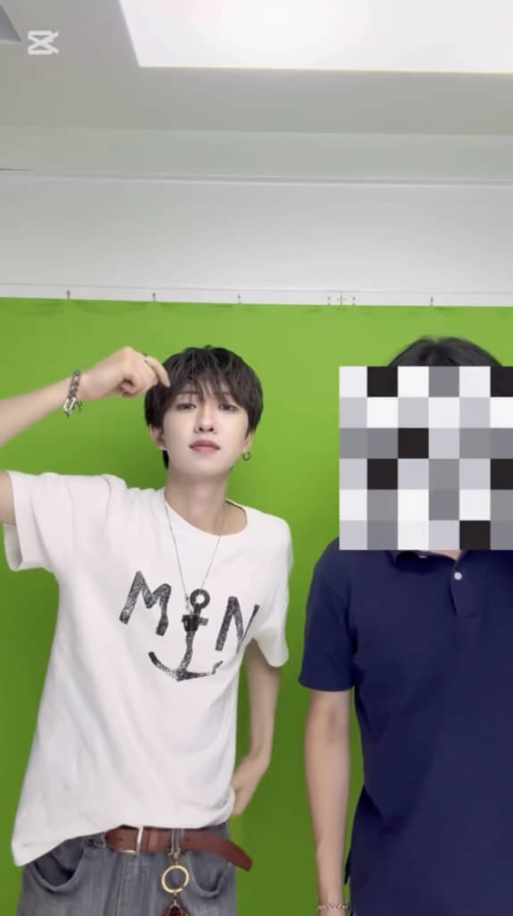 顔が小さい……！