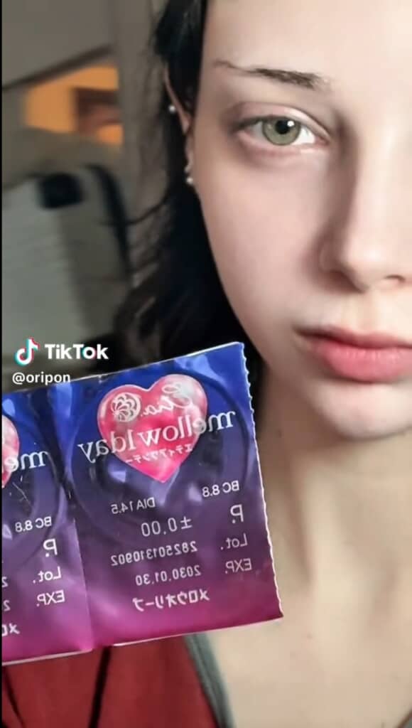 メロウオリーブのカラコンを付けていきます