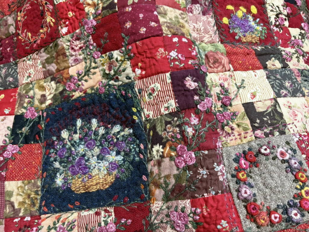 紫色の花のバスケットもすてき