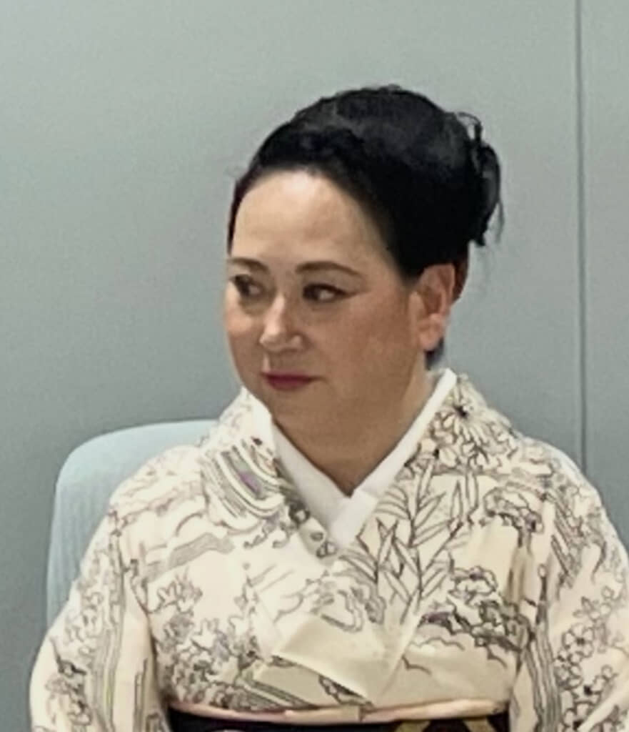 に、似てる……！