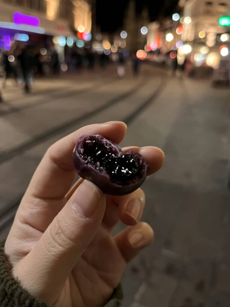 スミレ味のキャンディー