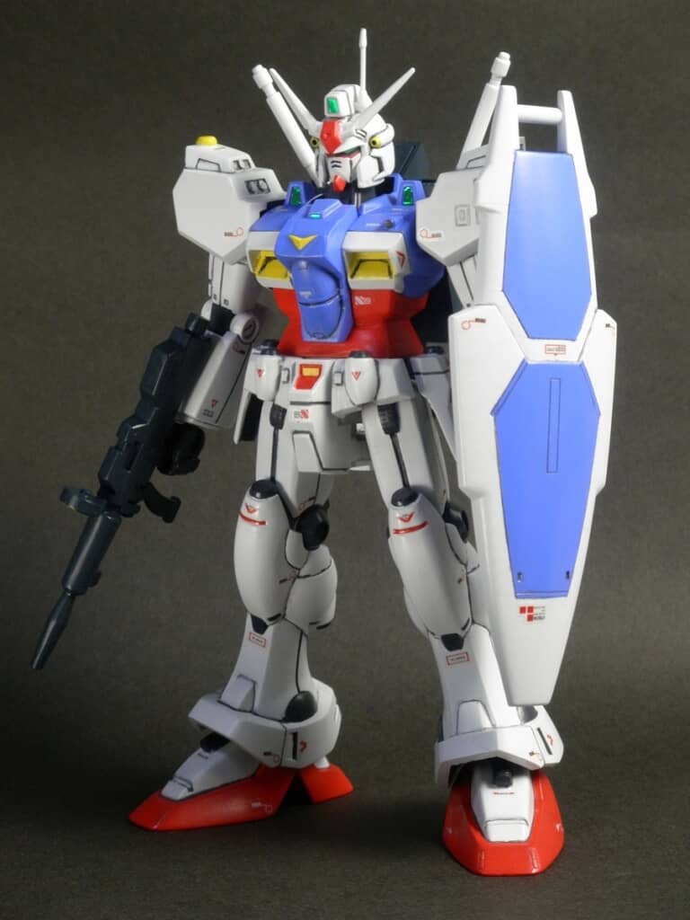 ビームライフルとシールドを持っているガンダムGP-01のプラモデル