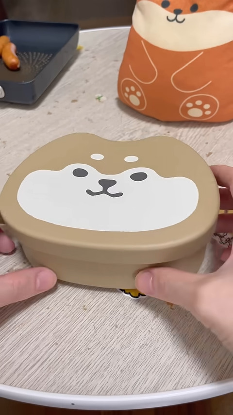 新しい弁当箱は柴犬がモチーフ