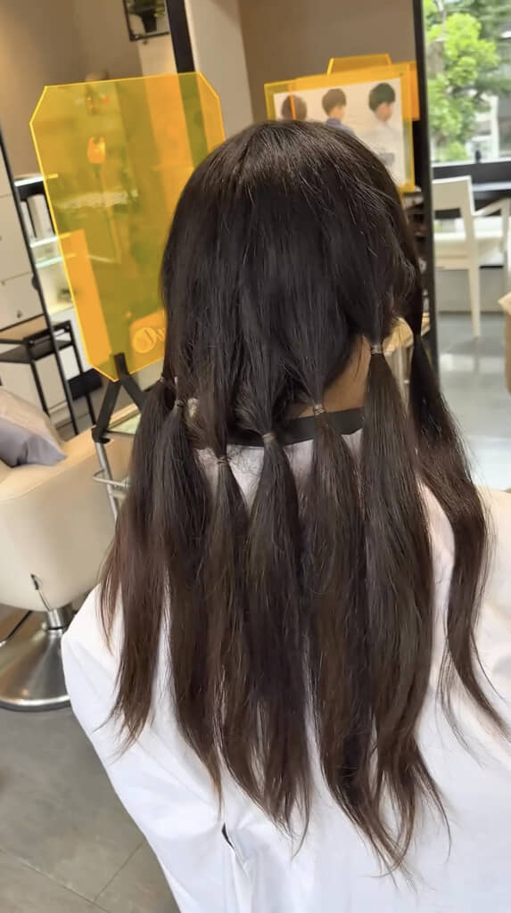 寄付するために髪をまとめます