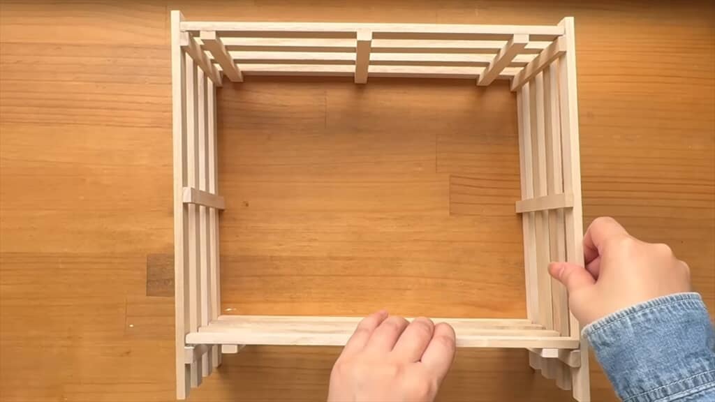 100均のすのこで作るカーテンラック