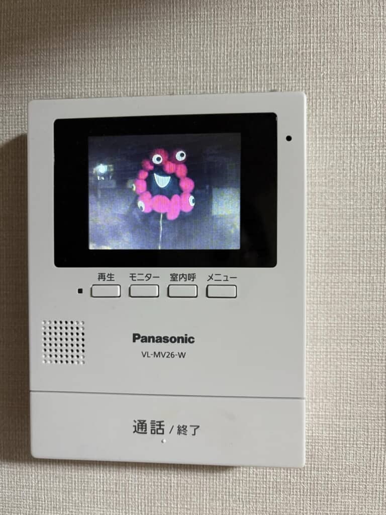 モニターにミャクミャク！