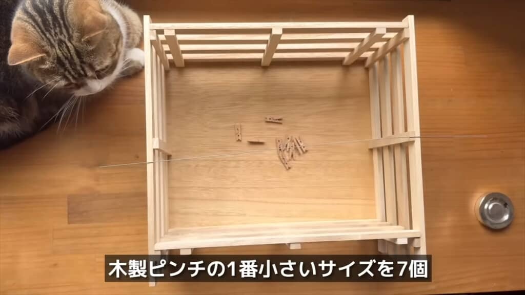 100均のすのこで作るカーテンラック