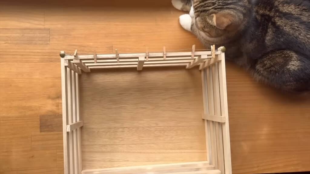 100均のすのこで作るカーテンラック