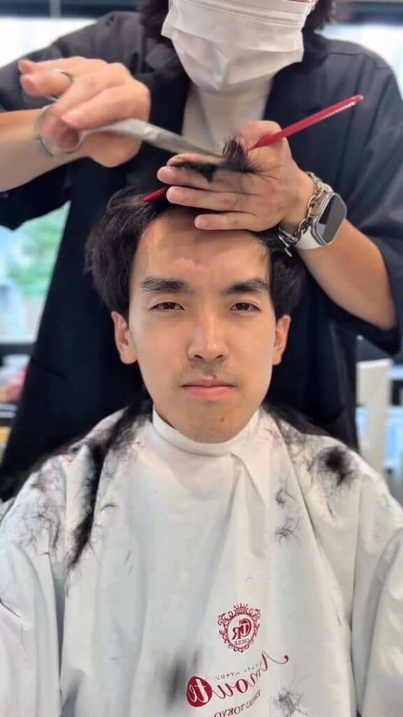 男性が悩む前髪は眉上くらいでカットしつつ、ボリュームを出すように