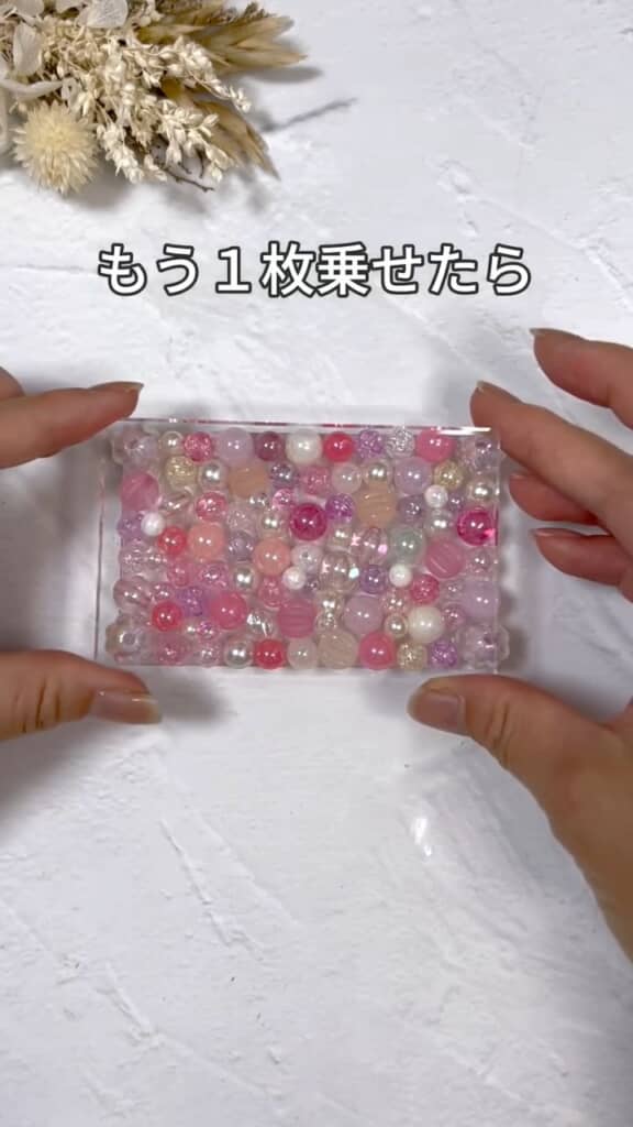 もう1枚の板で挟んでまた接着