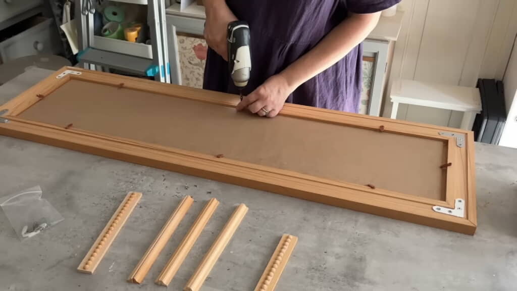 ボードを枠に固定できるようにする