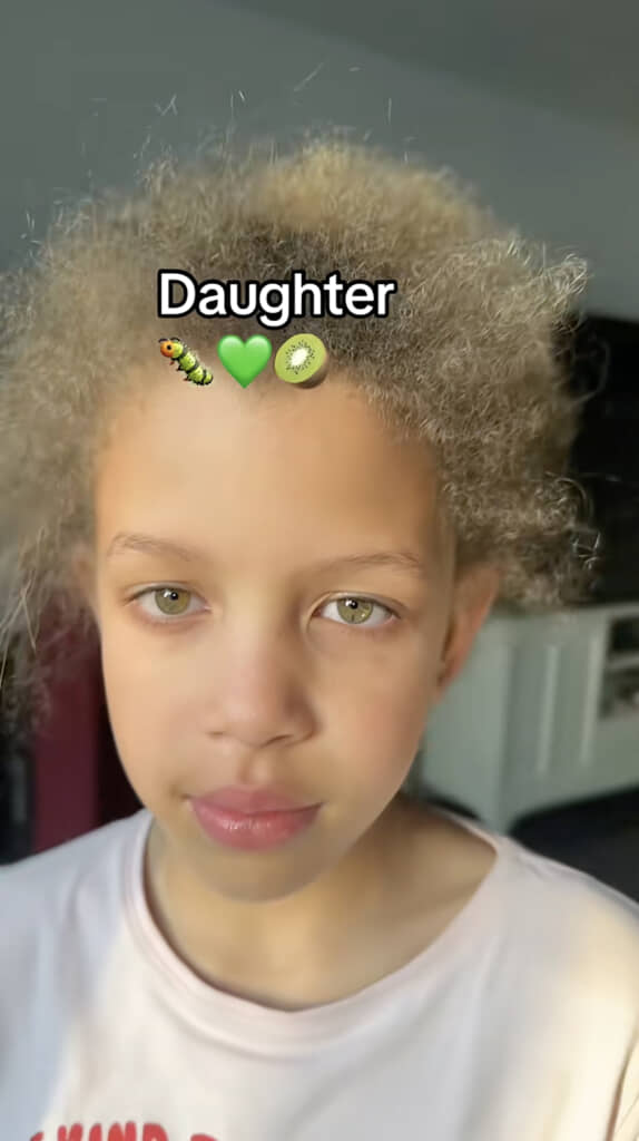 次女はグリーンの瞳