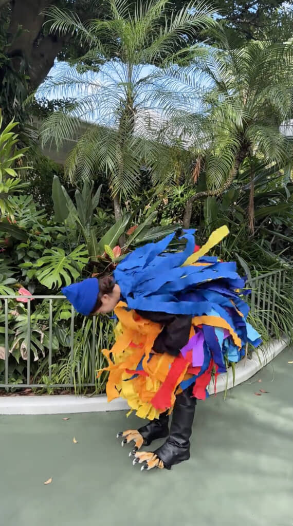 勢いよく前のめりになると……