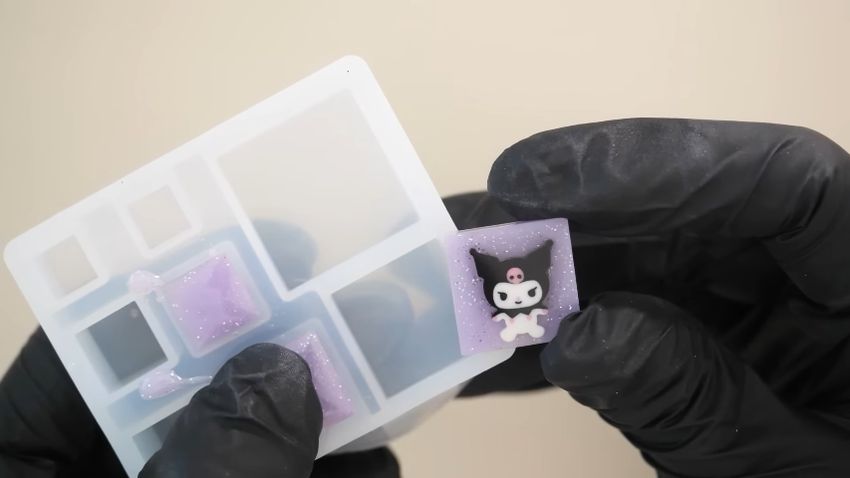 モールドから取り出したクロミのタイル