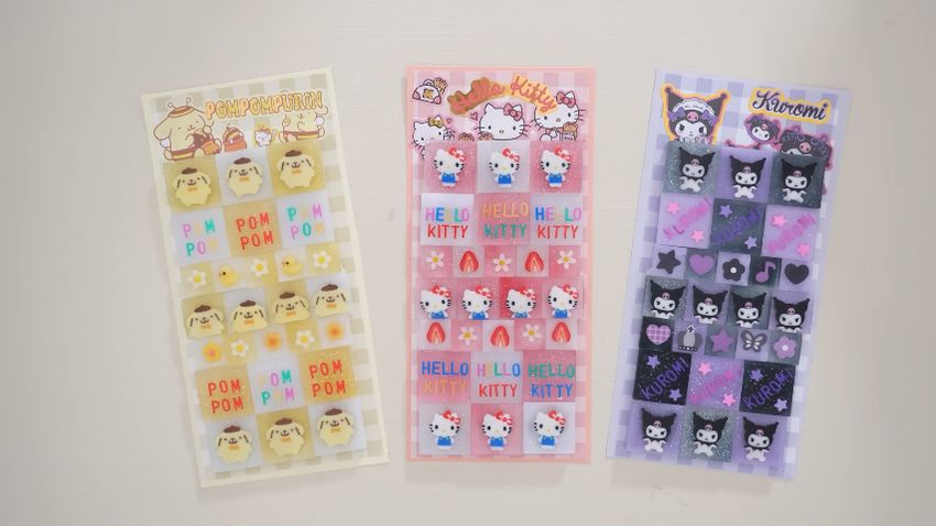 台紙に貼って完成したサンリオキャラのタイルシール