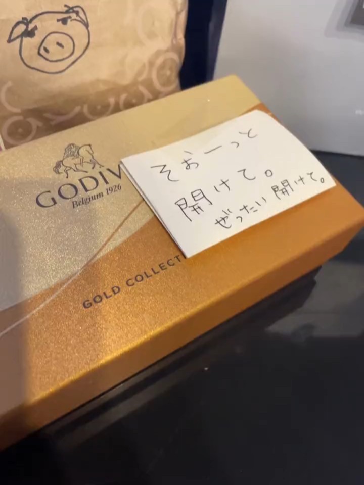 手紙付きのGODIVAの箱