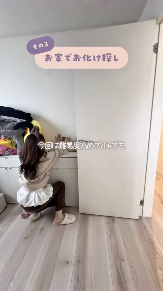 家中のいろいろな場所にお化けシールを貼りました