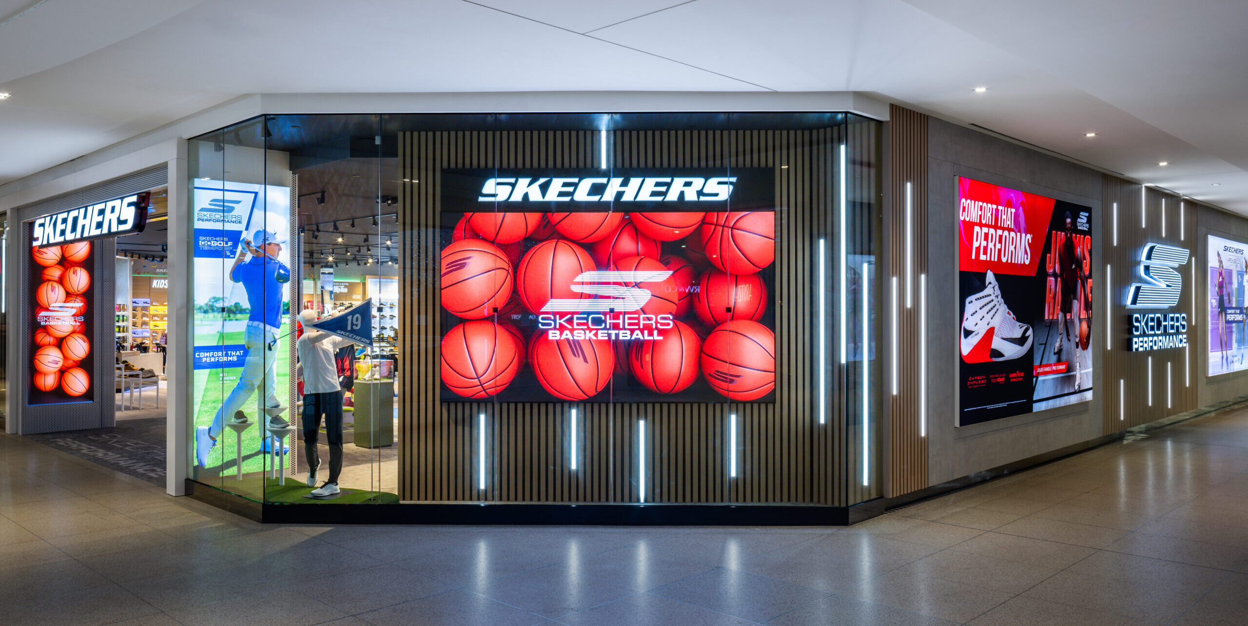 「どんなに歩いても疲れません」「ダッシュできる」 SKECHERS(スケッチャーズ)の“洗えるおしゃれサンダル”が人気 「本当にスルッと履ける」「ラメ入りで高級感◎」「もっと早く出会いたかった」(1/5) | シューズ ねとらぼリサーチ