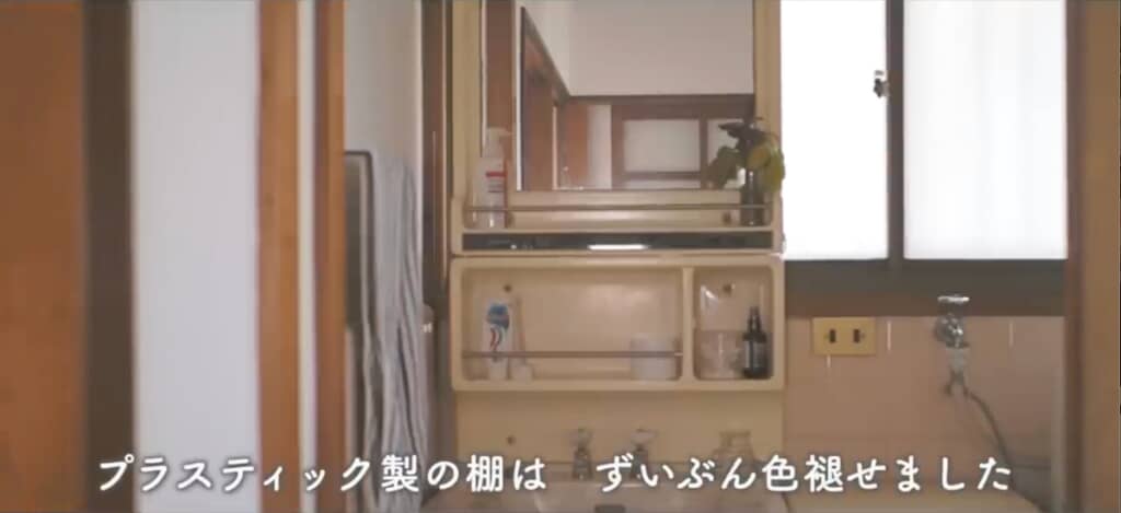 古くなって色あせた洗面台をDIYでリメイクします
