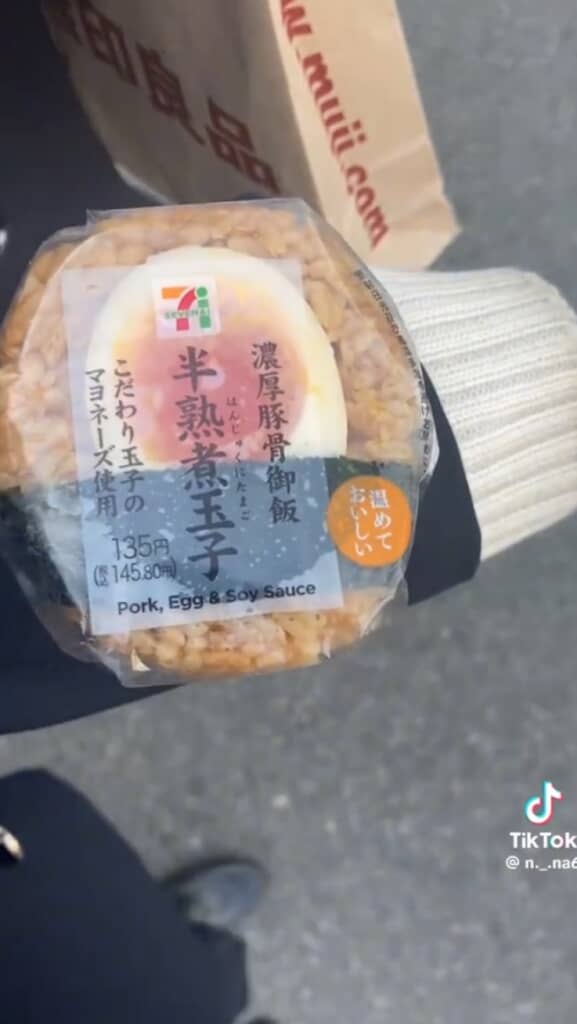 腕に半熟たまごっち