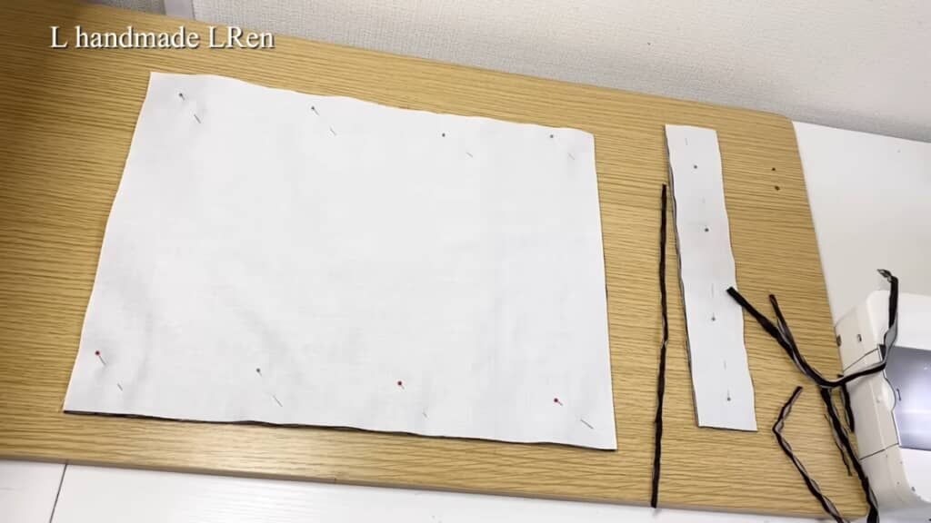 生地をカットします