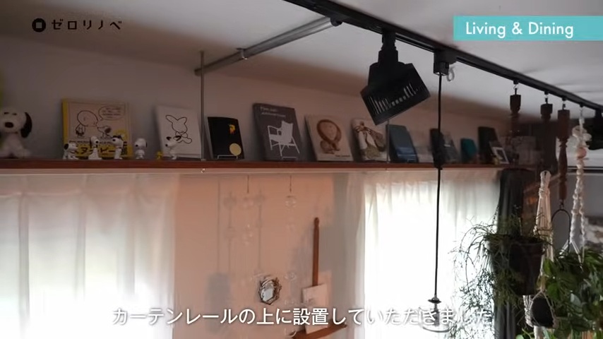 ご夫婦の思い出が詰まった図録が並ぶ