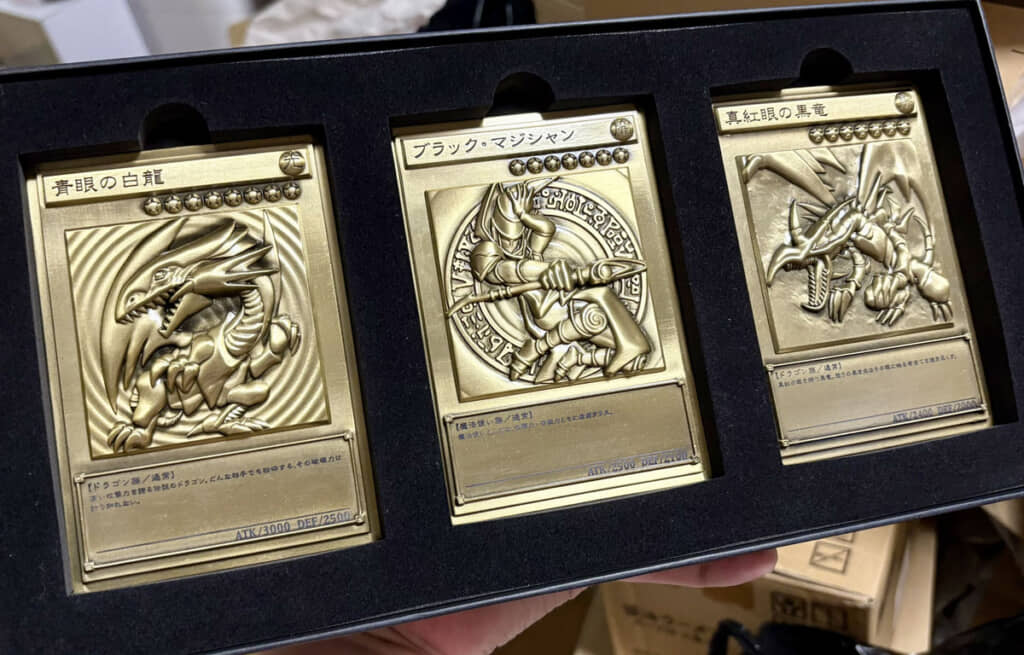 遊戯王って書いてあるのに異常に重い商品→開けてみると…… 「やば