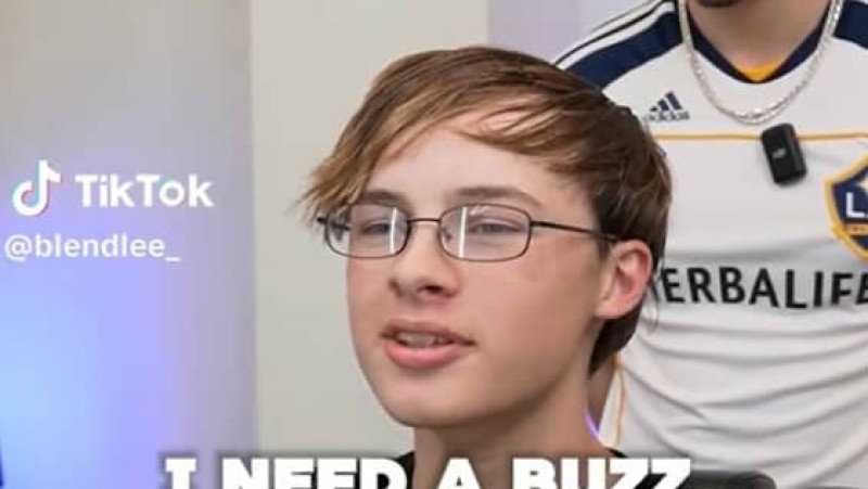 彼女に「髪形終わってる」と言われた少年、美容師にお任せしたら……　驚がくの大変身が180万再生「全く別人のよう」「うわあ！」【海外】（1/3） | 美容 ねとらぼ