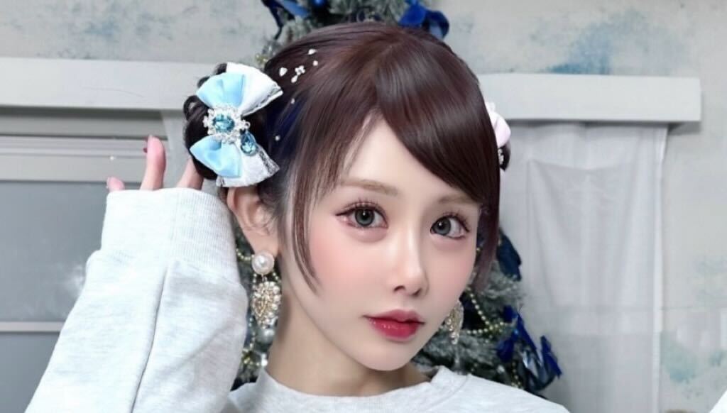 ゆりにゃ、愛用コスメをすべて伝授 “衝撃的に美しいすっぴん“から