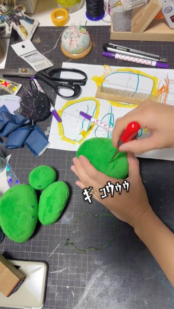 友達の子どもが描いた絵をぬいぐるみ化