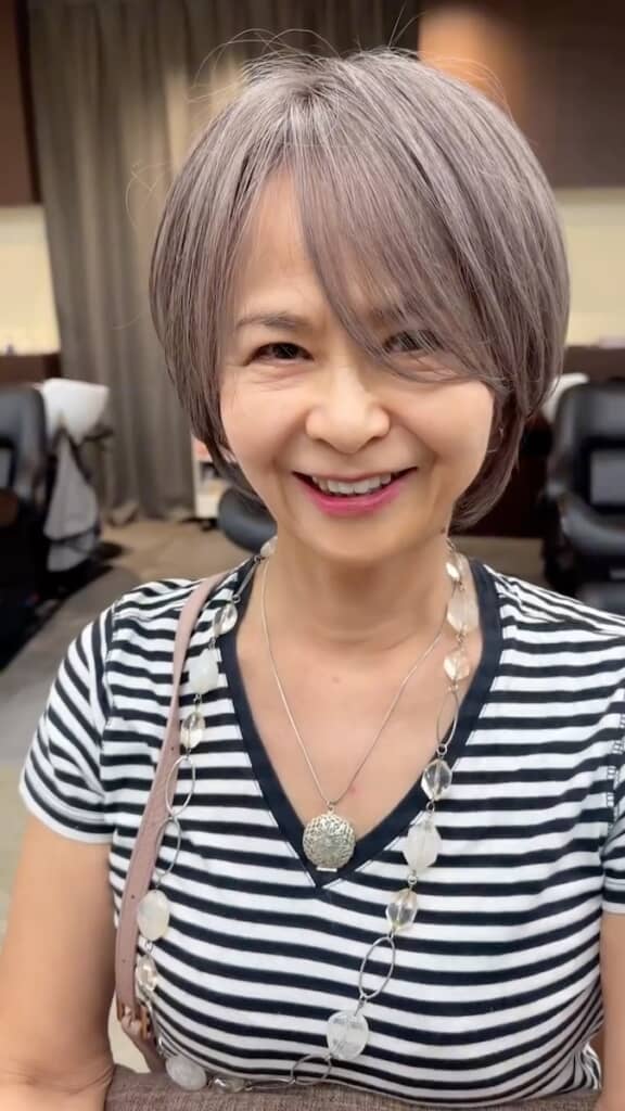 上品なグレイショートヘアに大変身
