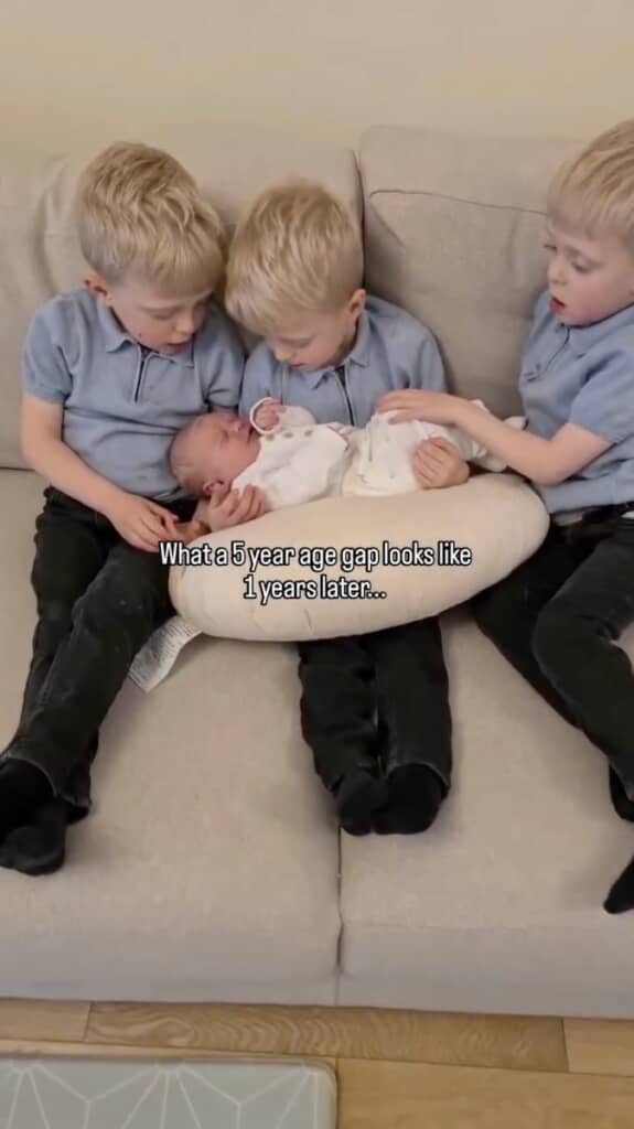 生まれたばかりの弟くんと3人のお兄ちゃん