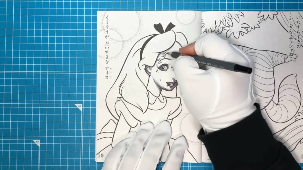 アリスにこんなピアスはない