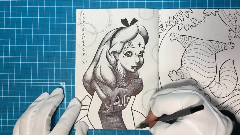 青と白のドレスがいつしか真っ黒に