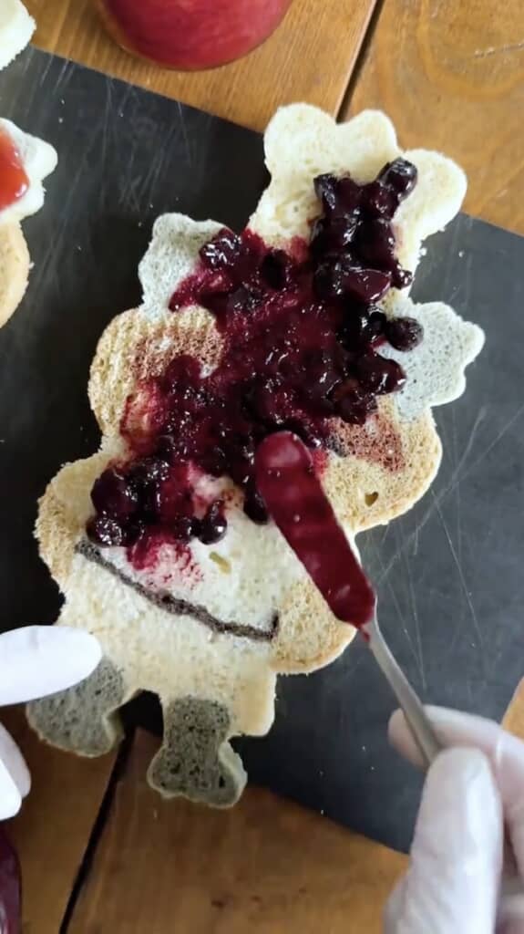 もう1枚のほうにはブルーベリージャム