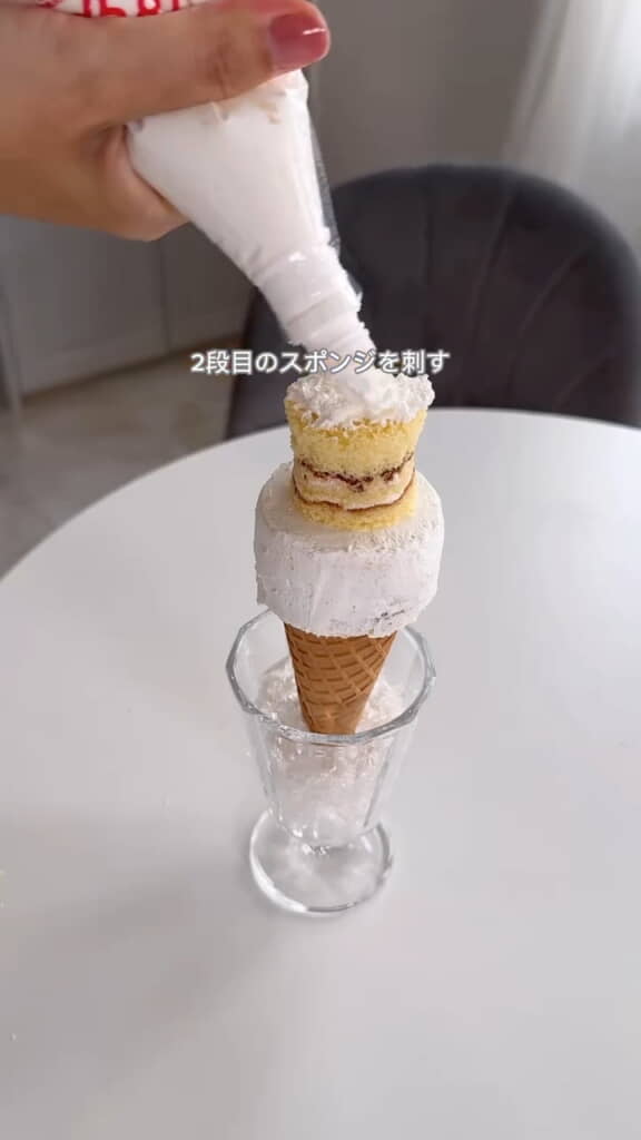 2段重ねたらデコレーション開始！