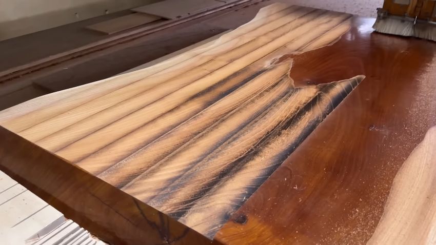 削っている最中についた焦げ目