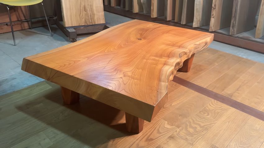 表裏合わせて2.5センチ削って平らになったオイル仕上げの座卓