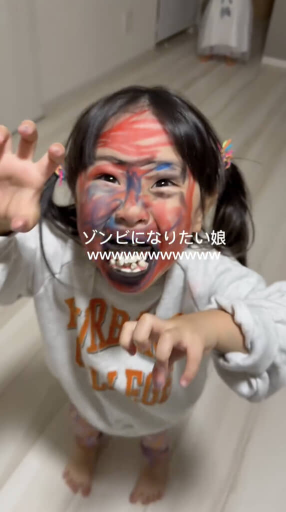 ゾンビになりきって「ガァ！」