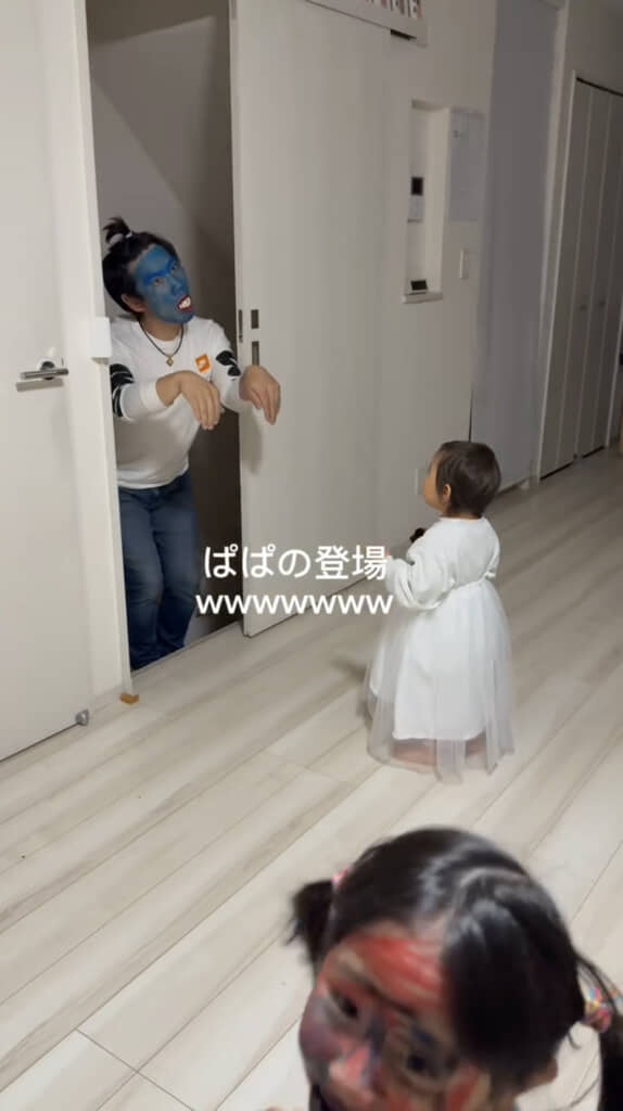 部屋の明かりが消えてまたつくと……