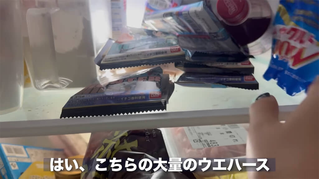 冷蔵庫の中には大量のウエハースが……！