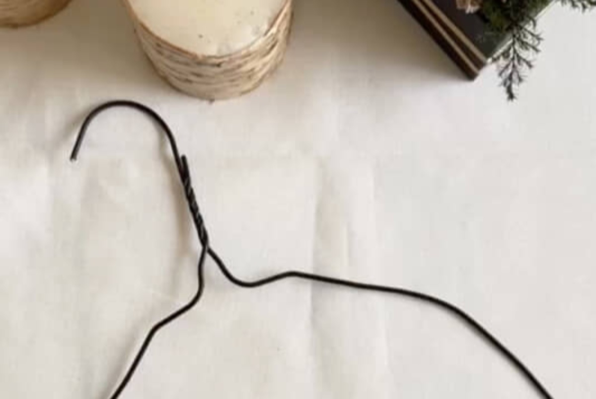 針金ハンガーを丸めて、5メートルの布をまとわせると……「すごっ」「思いつきませんでした」　意外な完成品に驚きの声（1/3） | ハンドメイド ねとらぼ