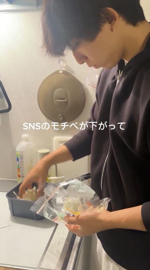 もやしを入れる