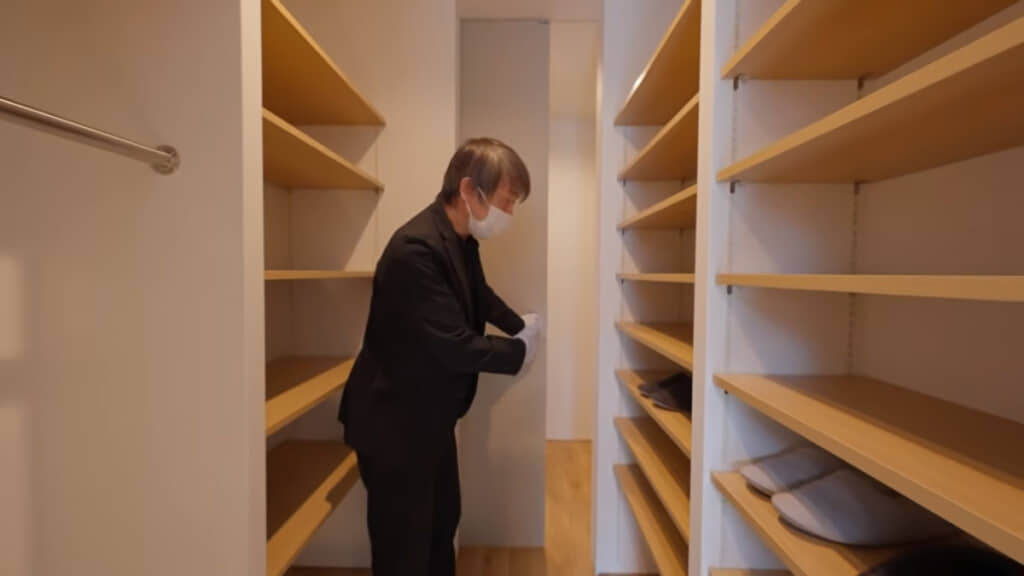 来客には見えないプライベート玄関